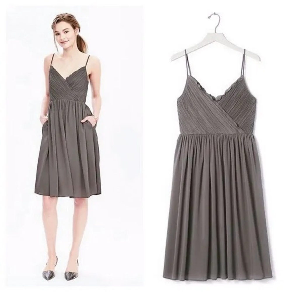 Banana republic size 2, petite crossover, V front chiffon spaghetti strap dress